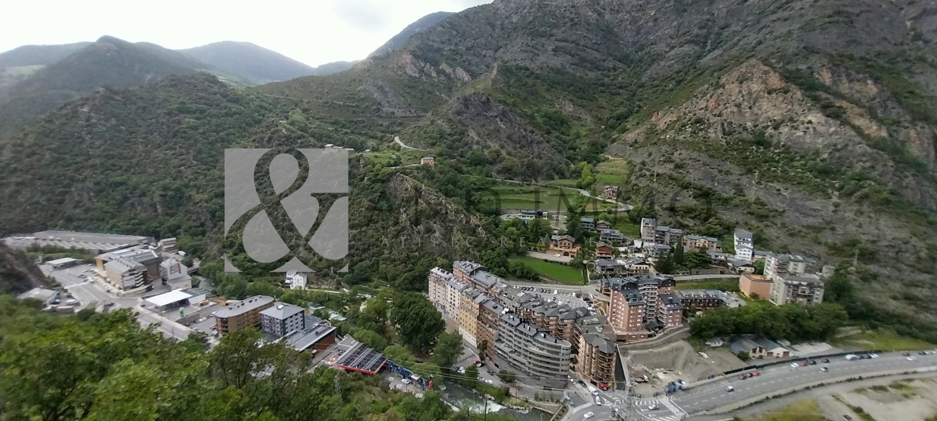 Local comercial en venda a Sant Julià de Lòria, 2000 metres