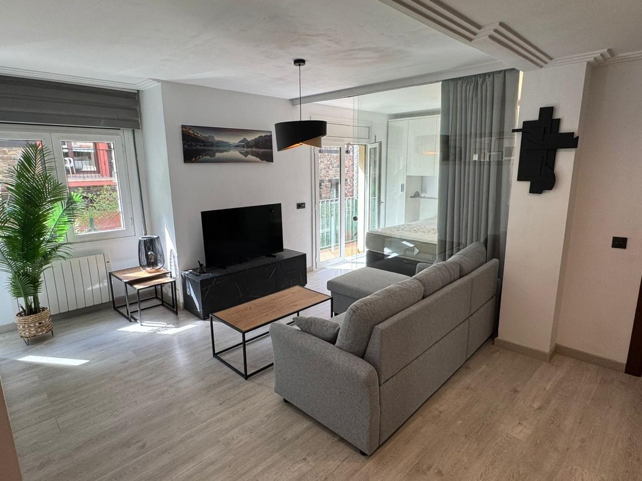 Piso en venta en Arinsal, 3 habitaciones, 70 metros — foto 1 de 7