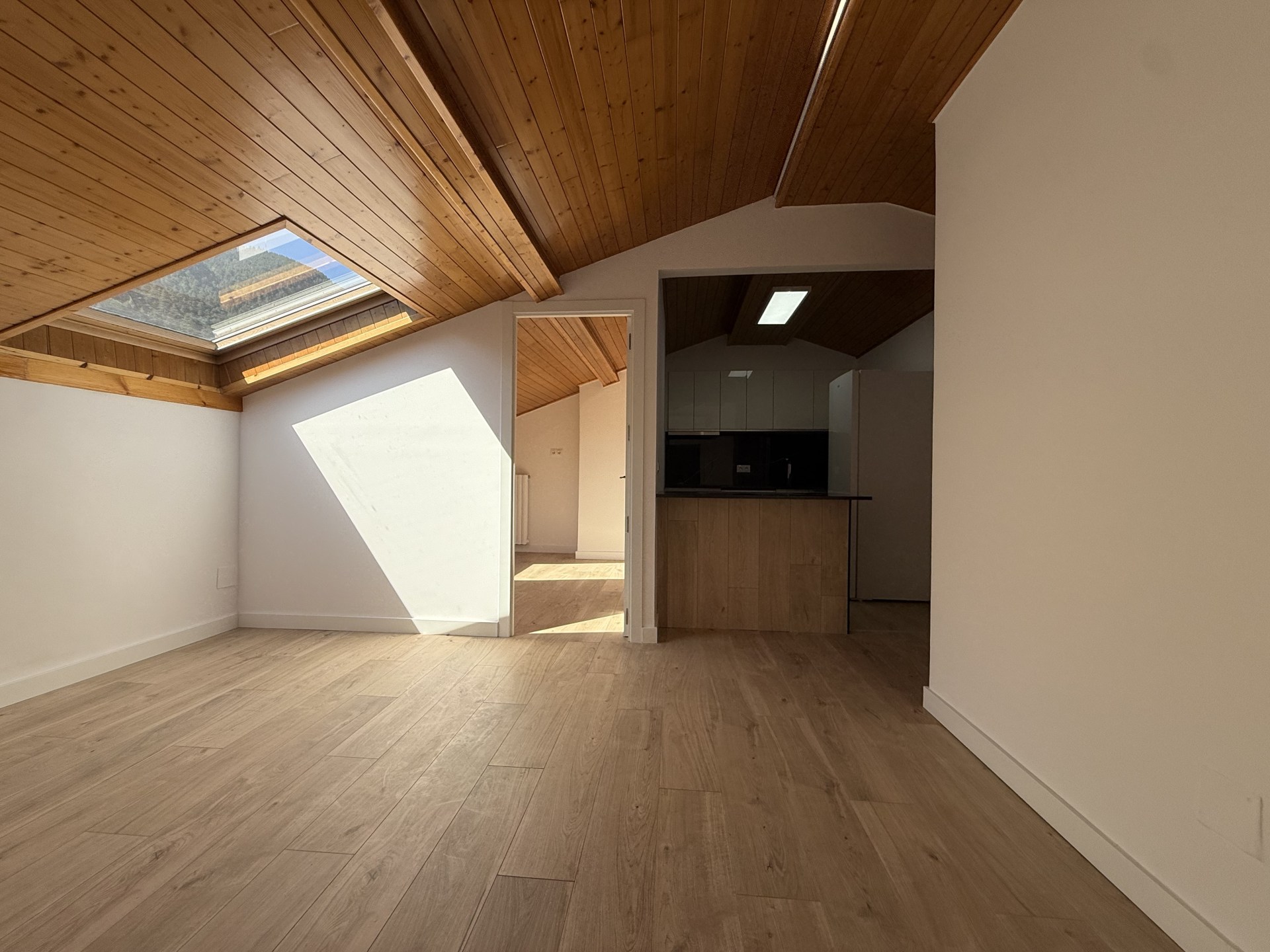 Piso en venta en Encamp, 2 habitaciones, 53 metros — foto 1 de 8