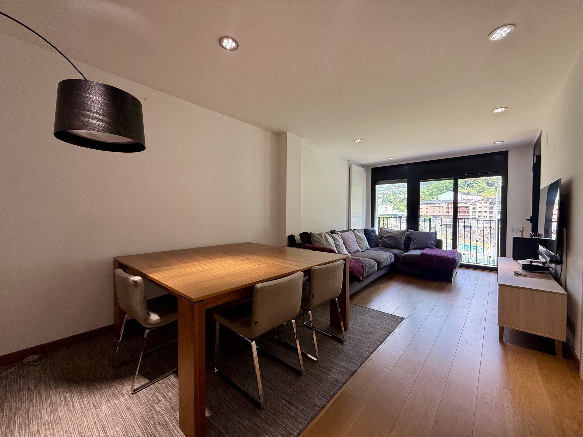 Piso en venta en Encamp, 2 habitaciones, 102 metros — foto 1 de 17