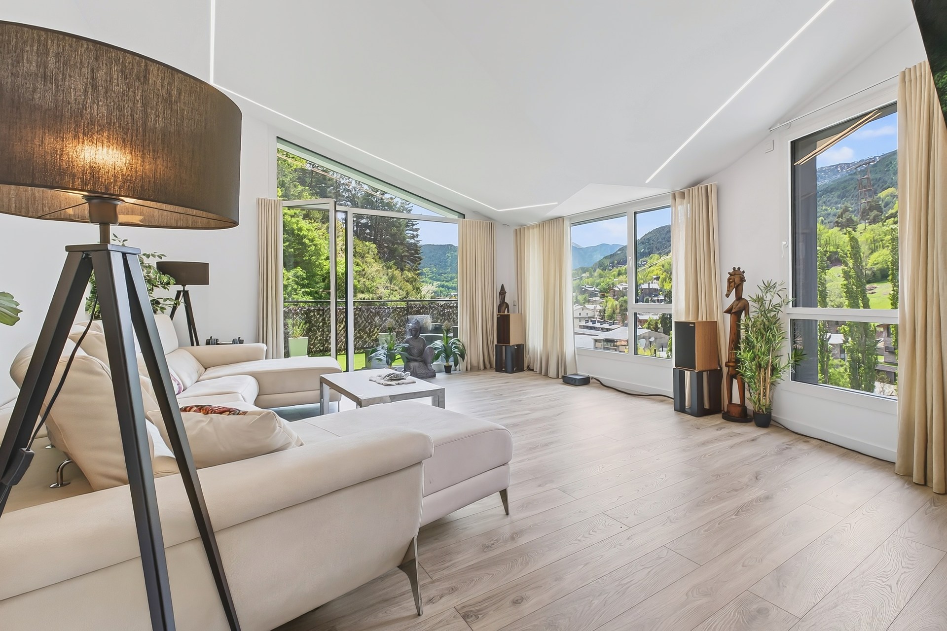 Piso en venta en La Massana, 4 habitaciones, 217 metros — foto 1 de 23