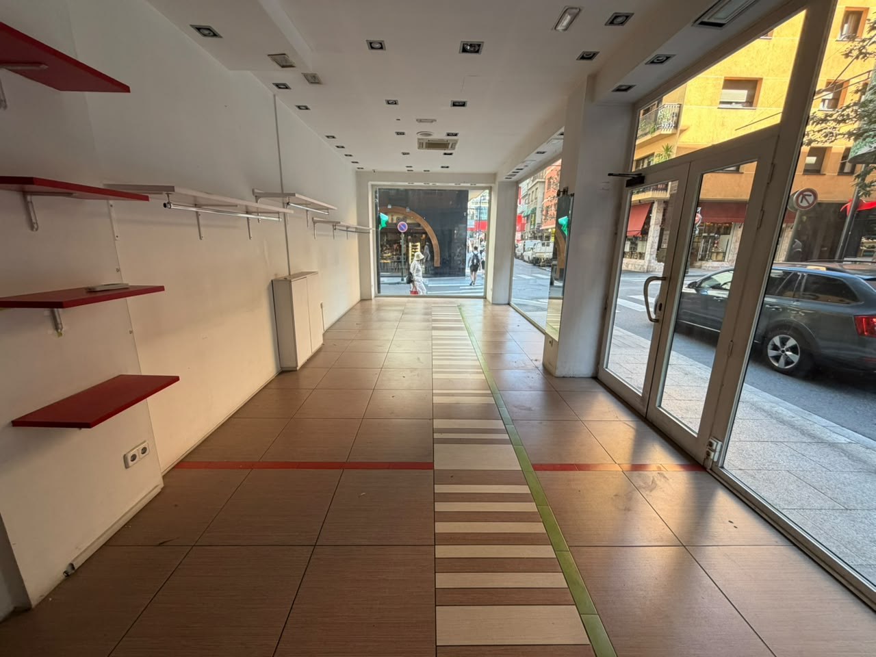 Local comercial de lloguer a Andorra la Vella, 132 metres