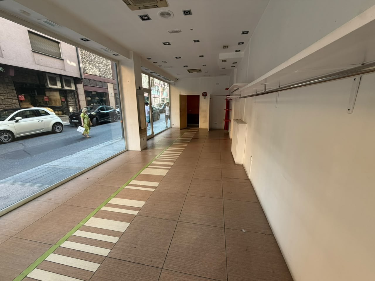 Local comercial de lloguer a Andorra la Vella, 132 metres