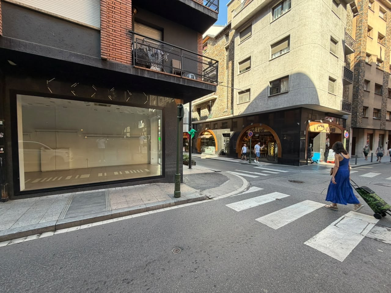Local comercial de alquiler en Andorra la Vella, 132 metros — foto 1 de 7