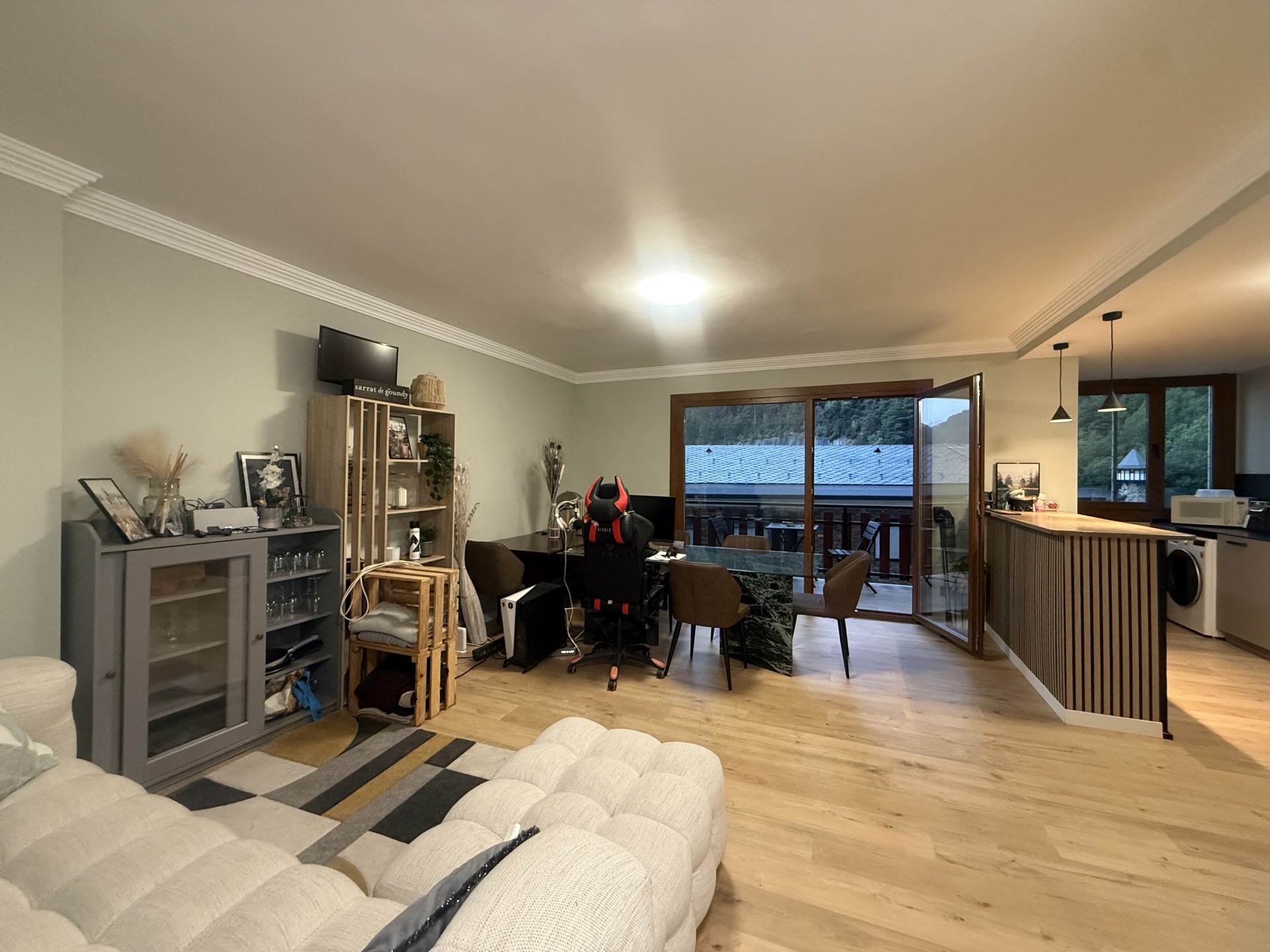 Piso de alquiler en Arinsal, 2 habitaciones, 88 metros — foto 1 de 11