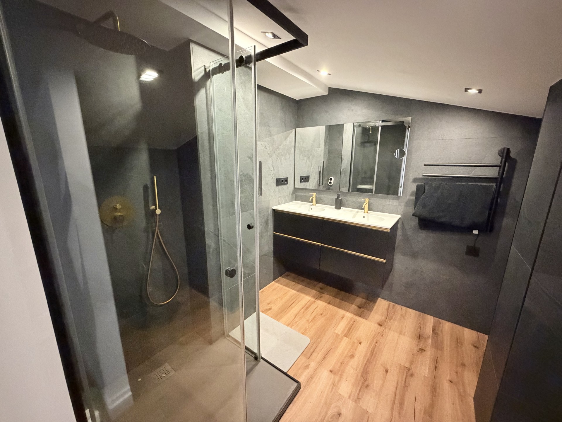 Piso de alquiler en Escaldes Engordany, 3 habitaciones, 185 metros